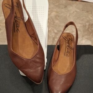 Beautiful Brown Flats In Time For Fall.